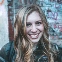 Kommentarprofil: Person im Austausch über Design-Workflows