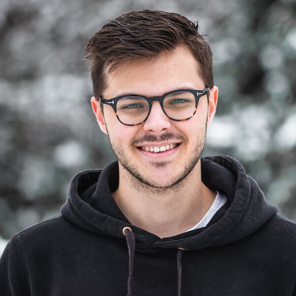 Porträt von Lea Schneider, Dozentin für UX-Research und User Flows